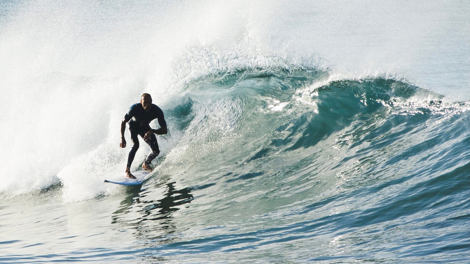 When Is the Best Time to Surf in Gran Canaria?