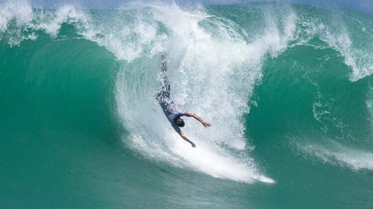 es peligroso el surf para principiantes